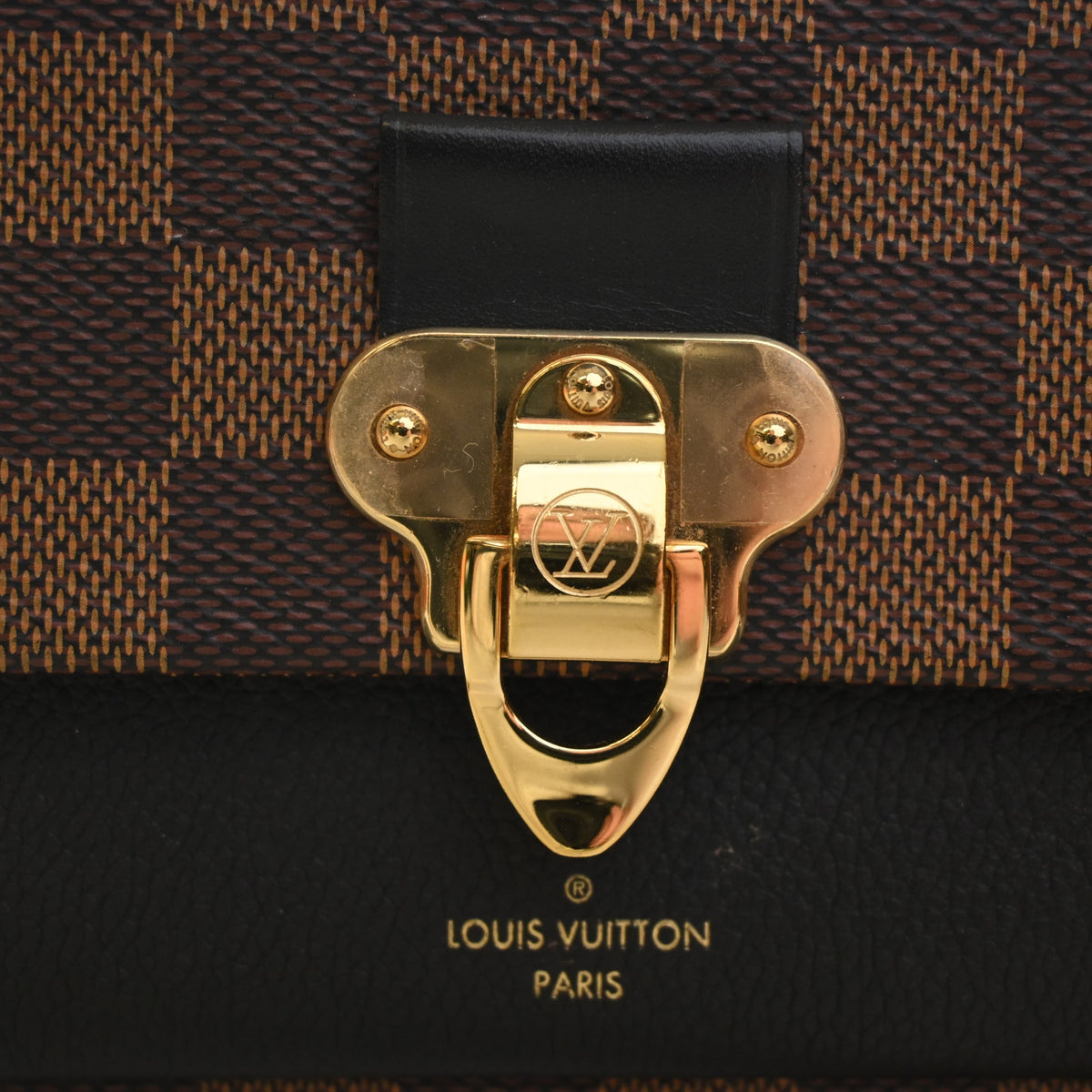 Pre-Owned Louis Vuitton Chain Wallet Damier Ebene Vavin, gold hardware close-up