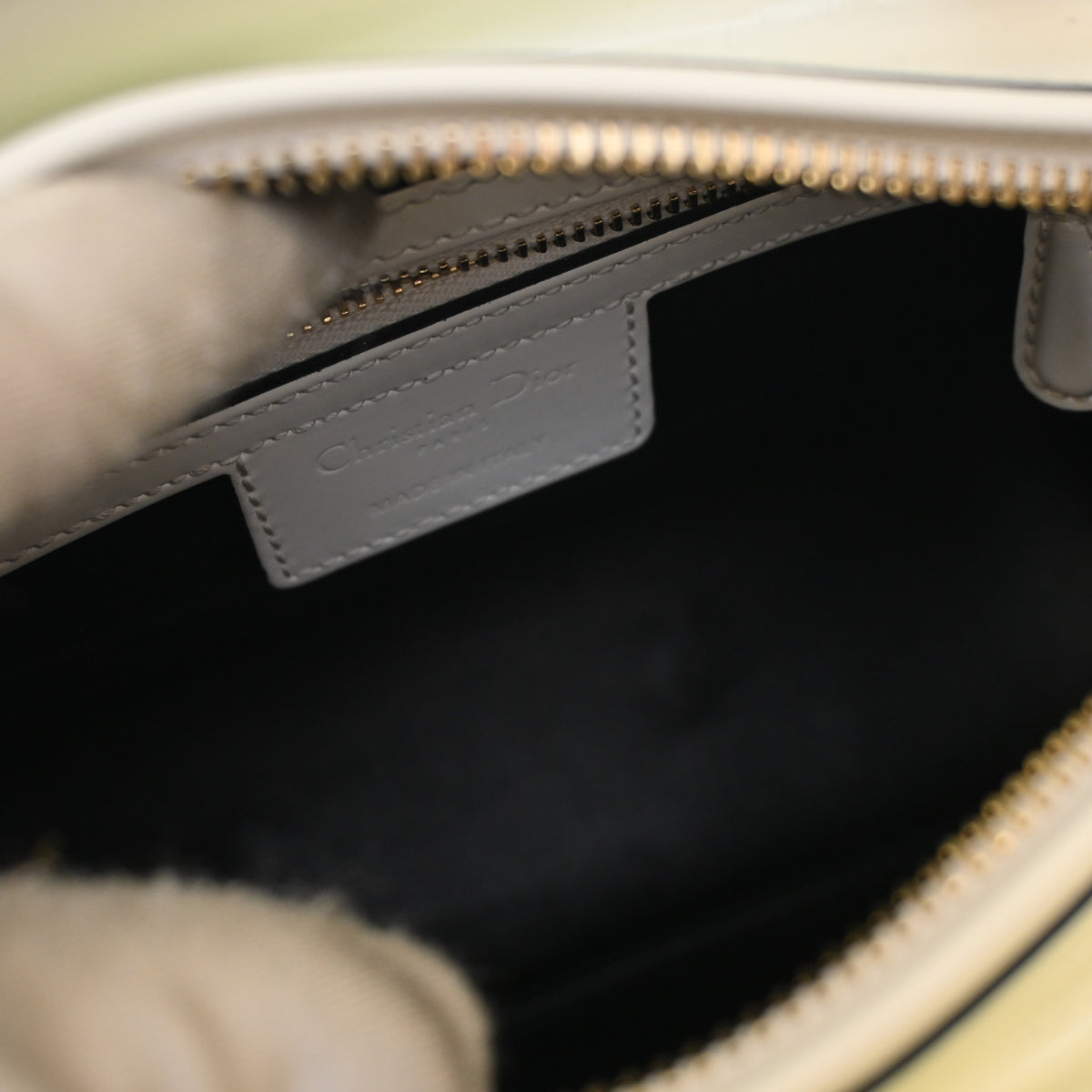 Pre-Owned Christian Dior Lady Dior Medium Patent Leather Toile De Jouy, open interior with lining