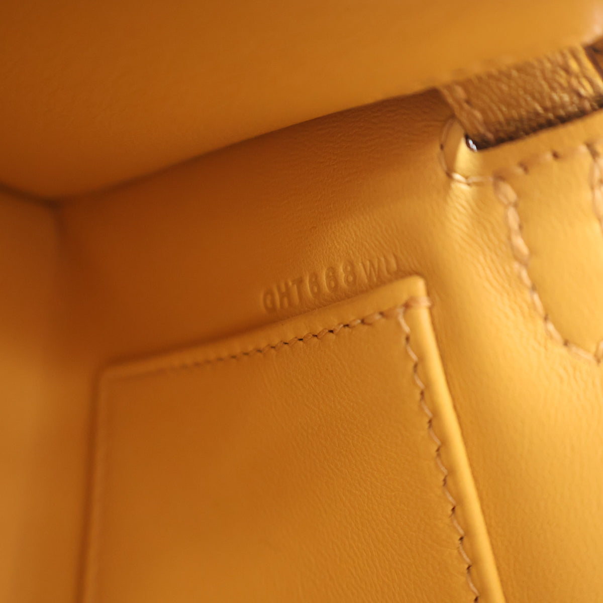 Pre-Owned Hermès Kelly Mini Dore Metallic Chevre Leather Chamkilight 20, open interior