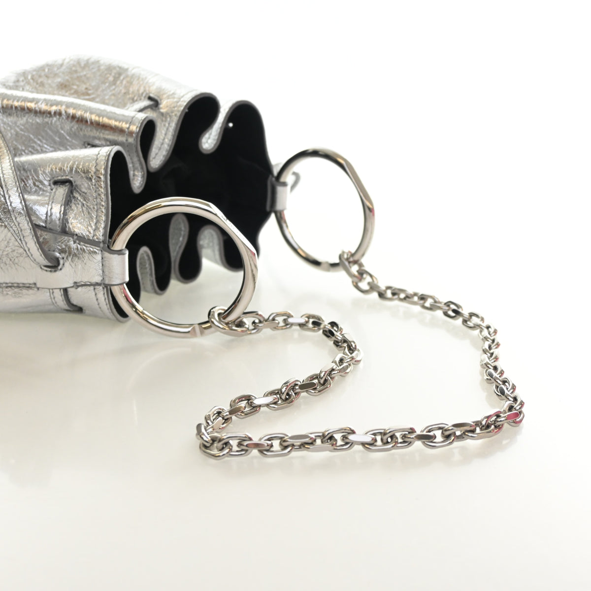 Pre-Owned Givenchy Bucket Bag Small Crinkled Calfskin, strap detail
