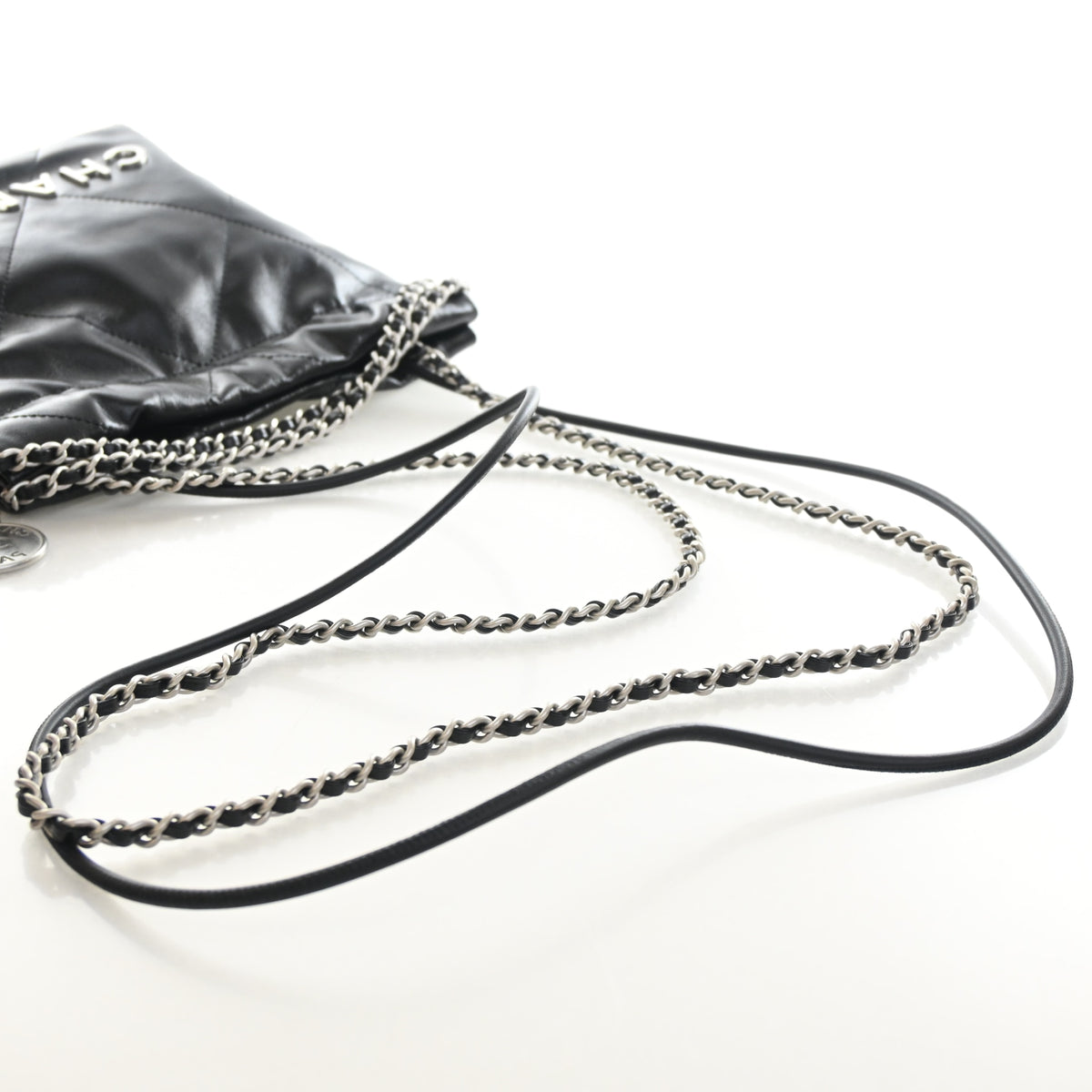 Pre-Owned Chanel 22 Hobo Mini Calfskin, strap and chain detail, photo 10 of 14