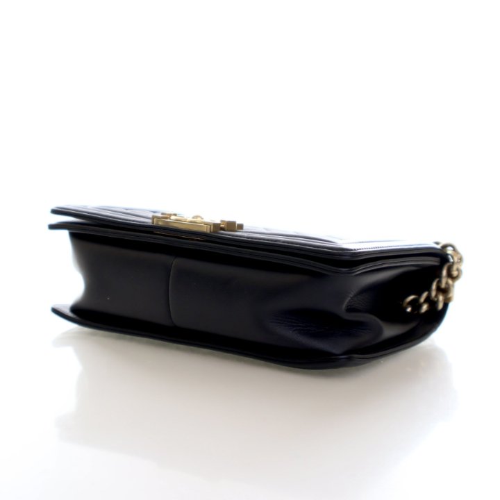 Pre-Owned Chanel Boy Bag Medium Lambskin, side profile, photo 7 of 19