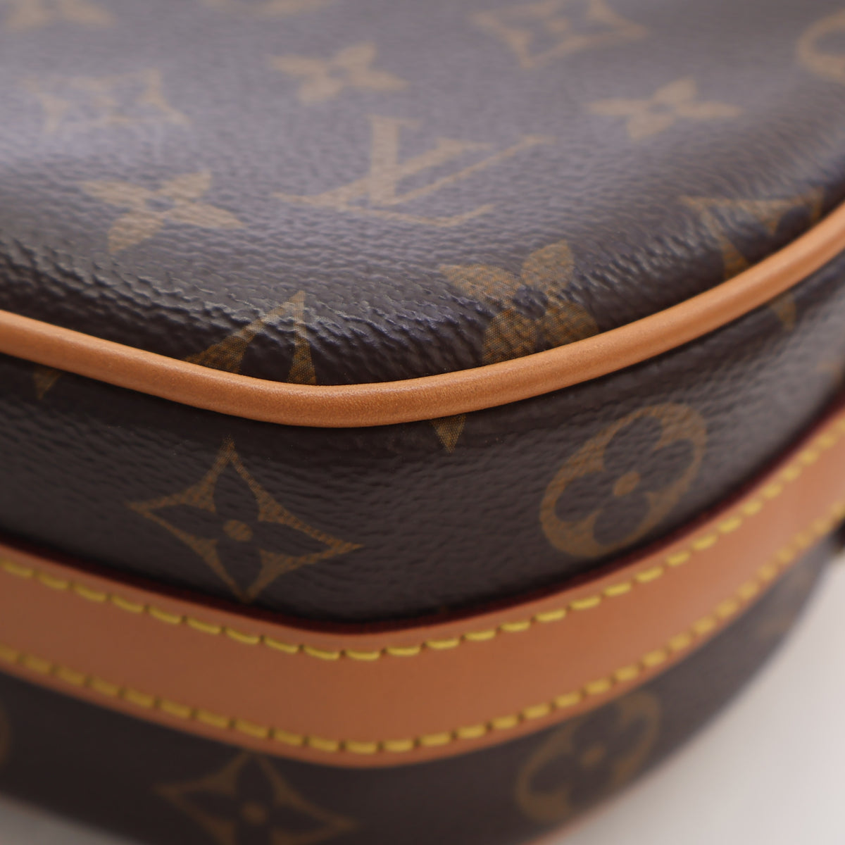 Pre-Owned Louis Vuitton Canvas Monogram Boite Chapeau Souple, corner and edge detail, photo 12 of 16