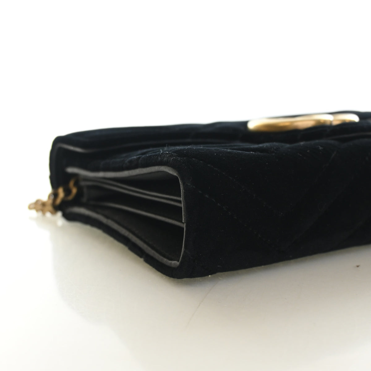 Pre-Owned Gucci Wallet On Chain Velvet Marmont WOC, side view