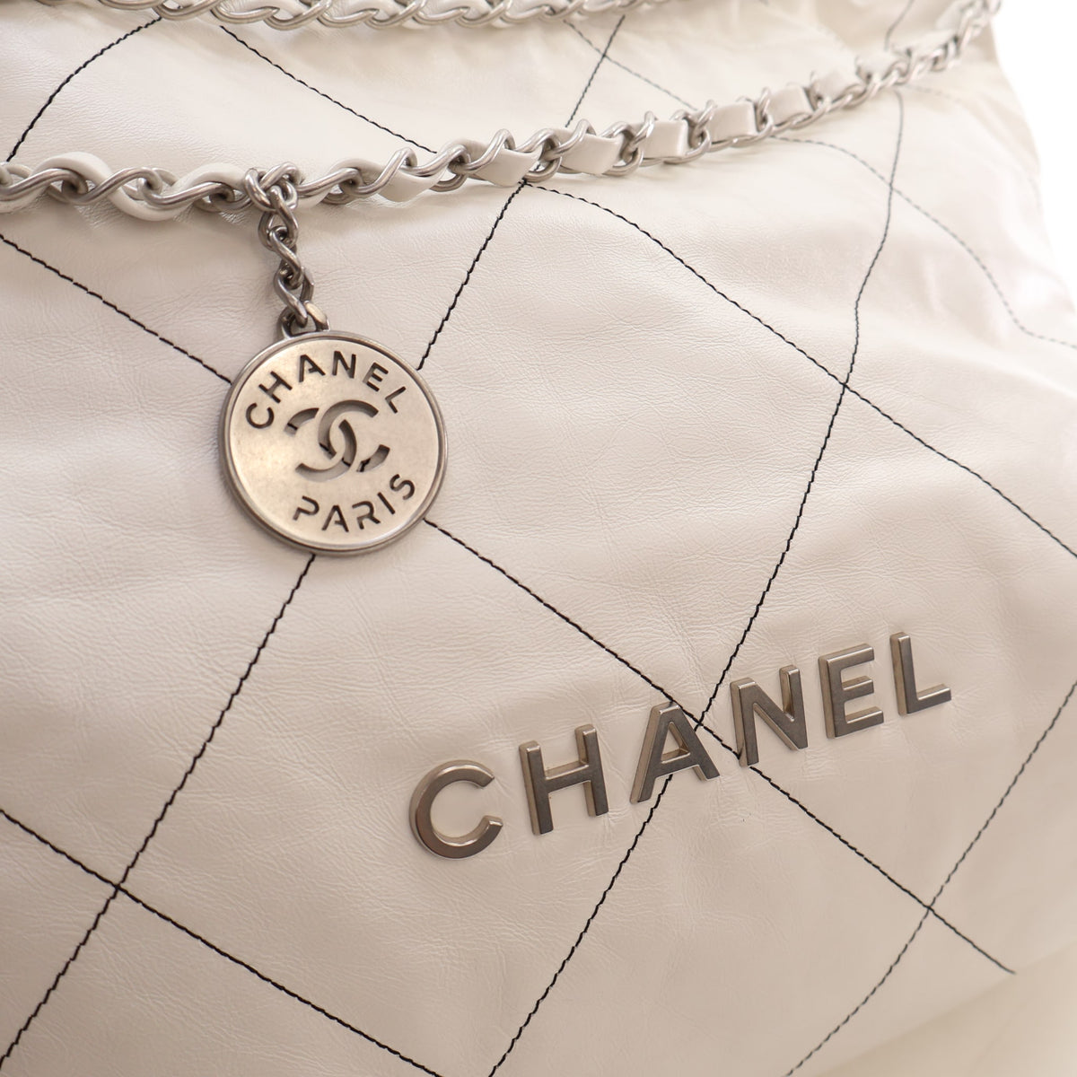 Pre-Owned Chanel 22 Hobo Medium Shiny Calfskin, silver embossed logo detail