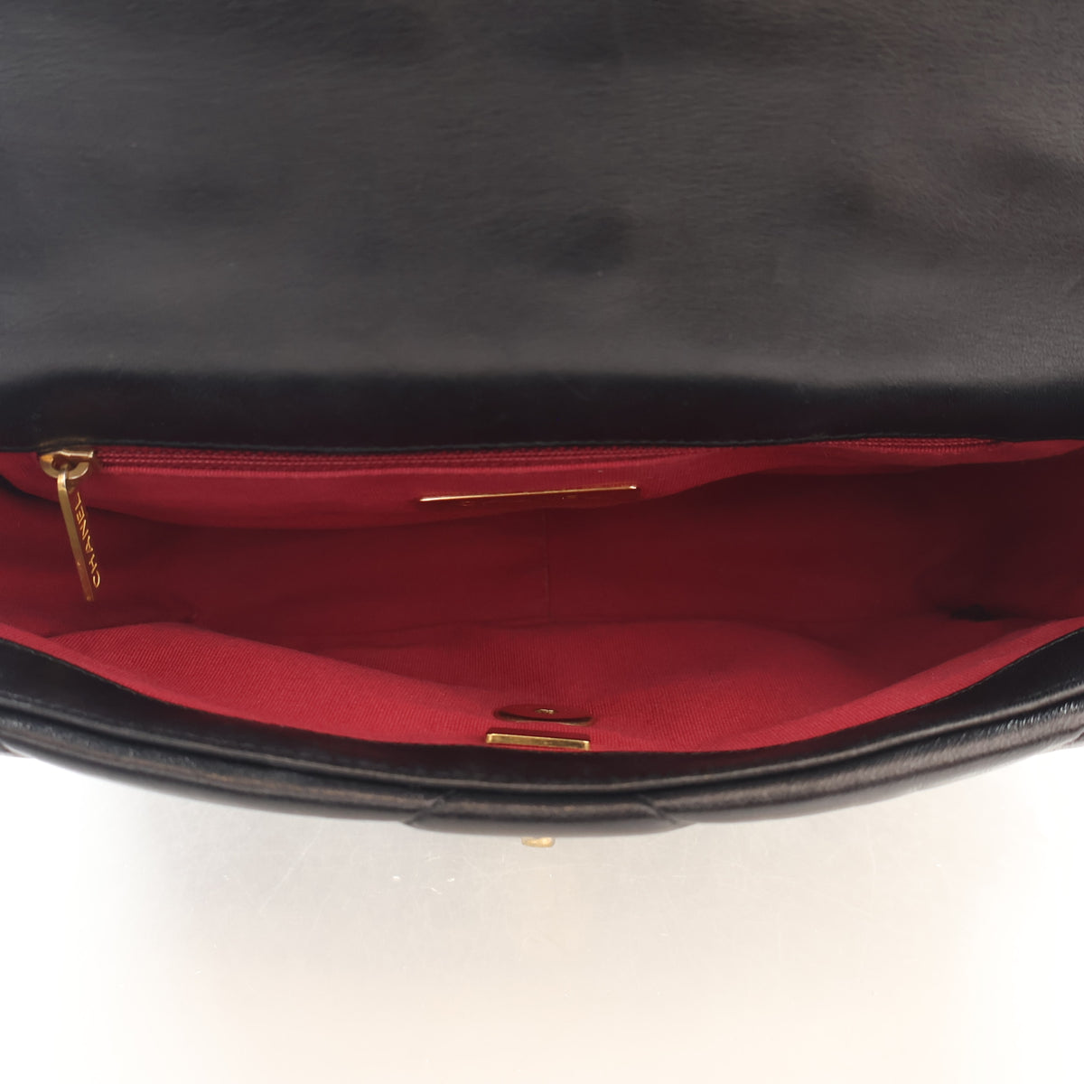 Pre-Owned Chanel 19 Flap Bag Medium Lambskin, open interior, photo 13 of 19