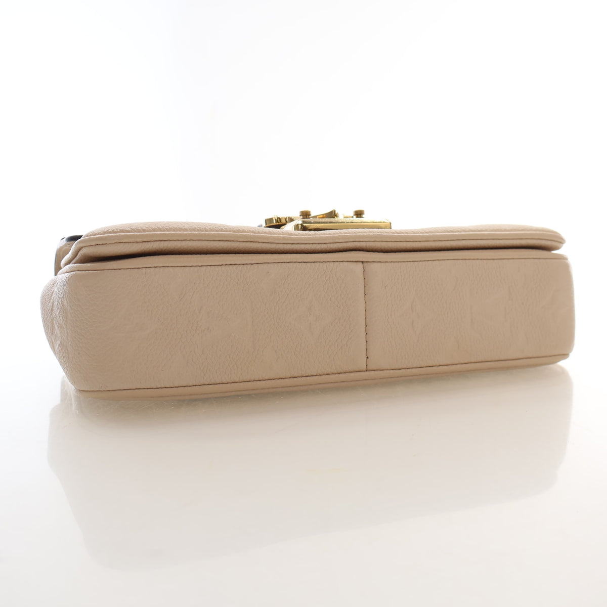 Pre-Owned Louis Vuitton Monogram Empreinte Marceau, base and feet view