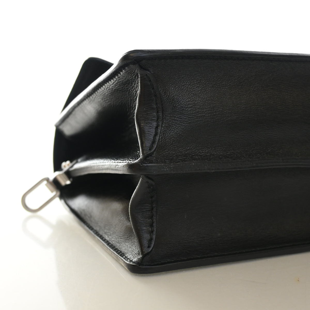 Pre-Owned Louis Vuitton Dauphine MM Reverse Giant Monogram, side view