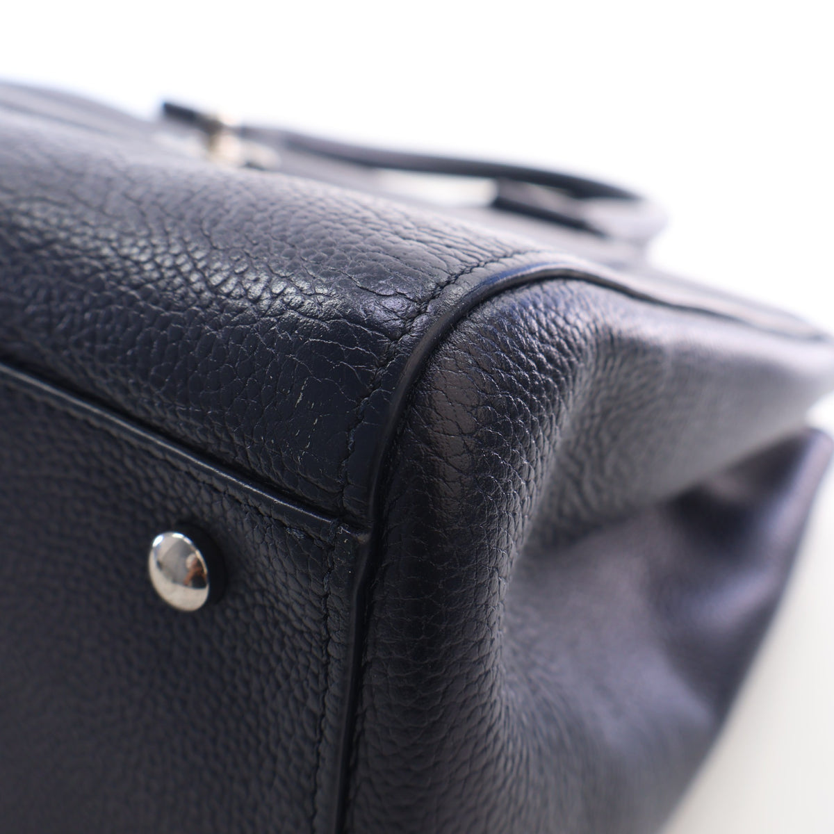Pre-Owned Chanel Tote Bag Small Calfskin Neo Executive, corner detail