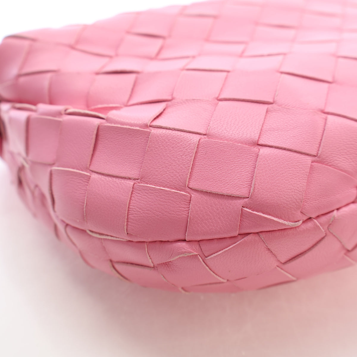 Pre-Owned Bottega Veneta Jodie Mini Intrecciato Nappa Leather, corner and edge detail, photo 11 of 16