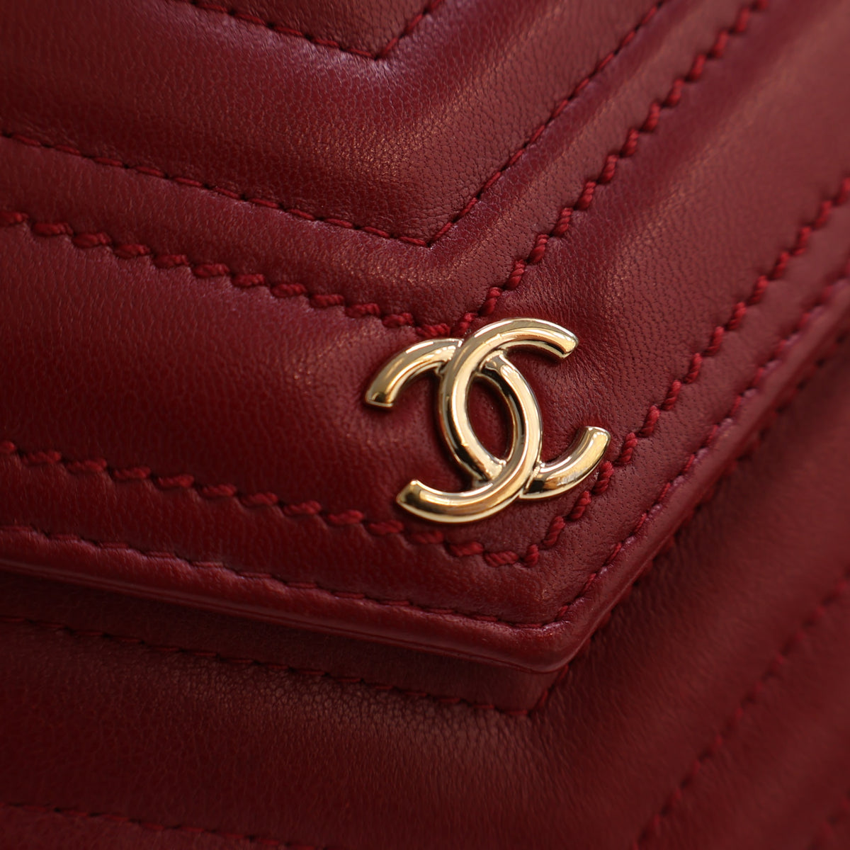 Chanel Lambskin Chevron Wallet on Chain, photo 4 of 17