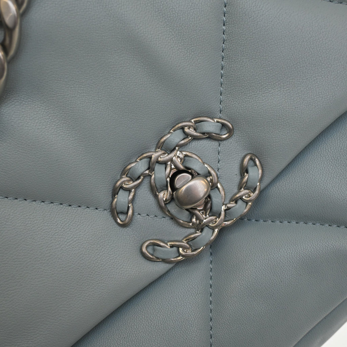 Chanel Medium Lambskin 19 Flap Bag, photo 4 of 14
