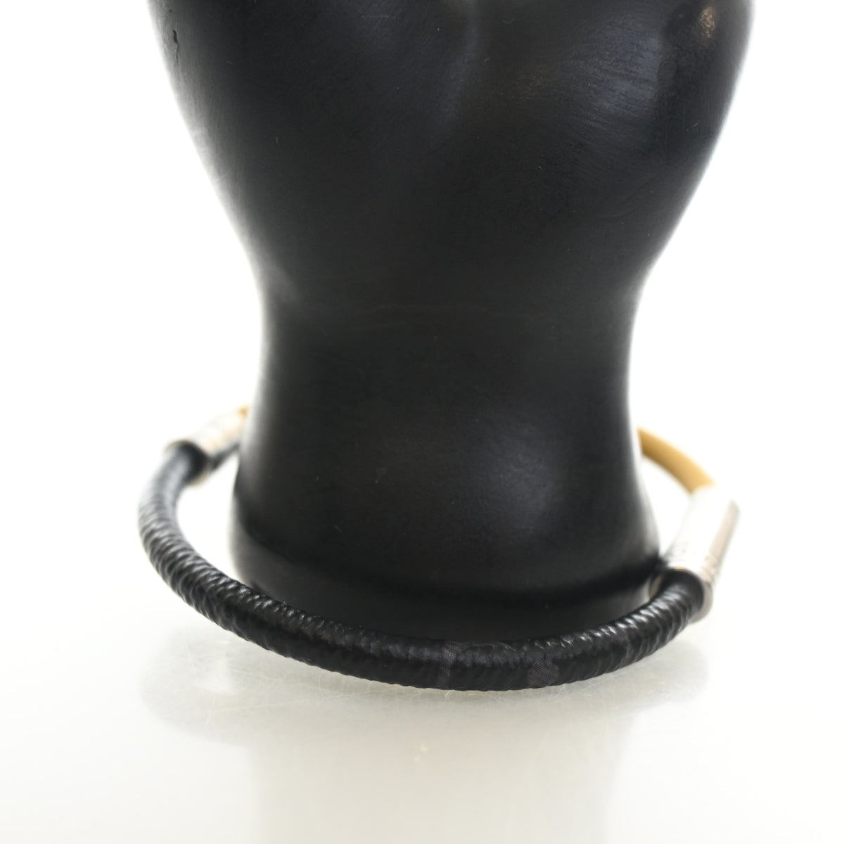 Pre-Owned Louis Vuitton Bracelet Split, detail view