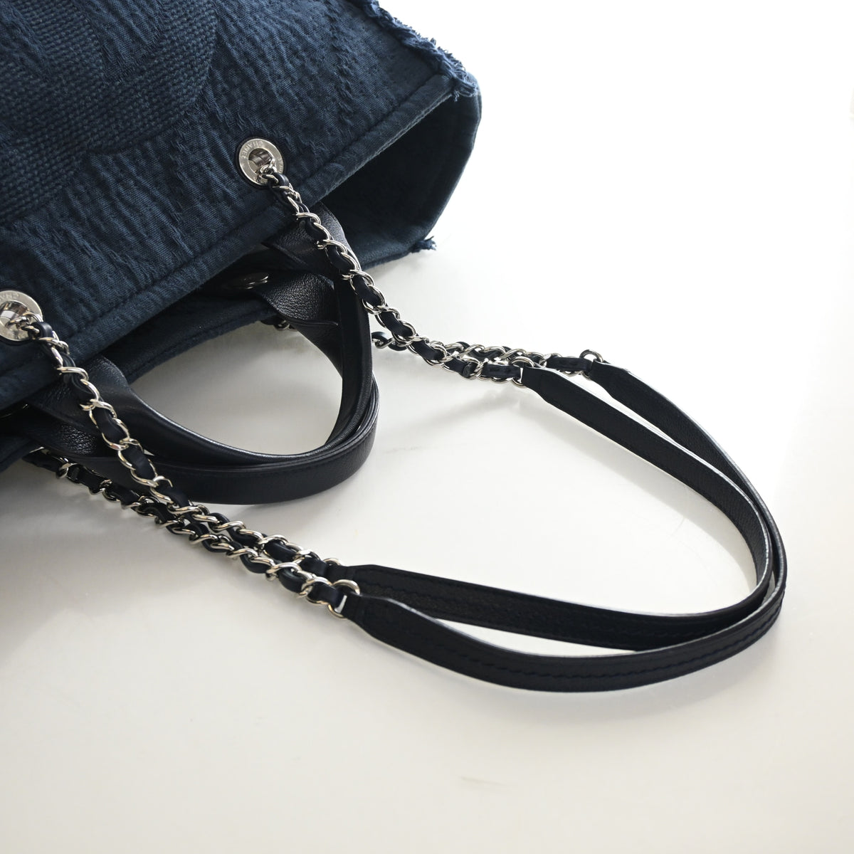 Pre-Owned Chanel Tote Small Mixed Fibers Double Face Deauville, strap and chain detail