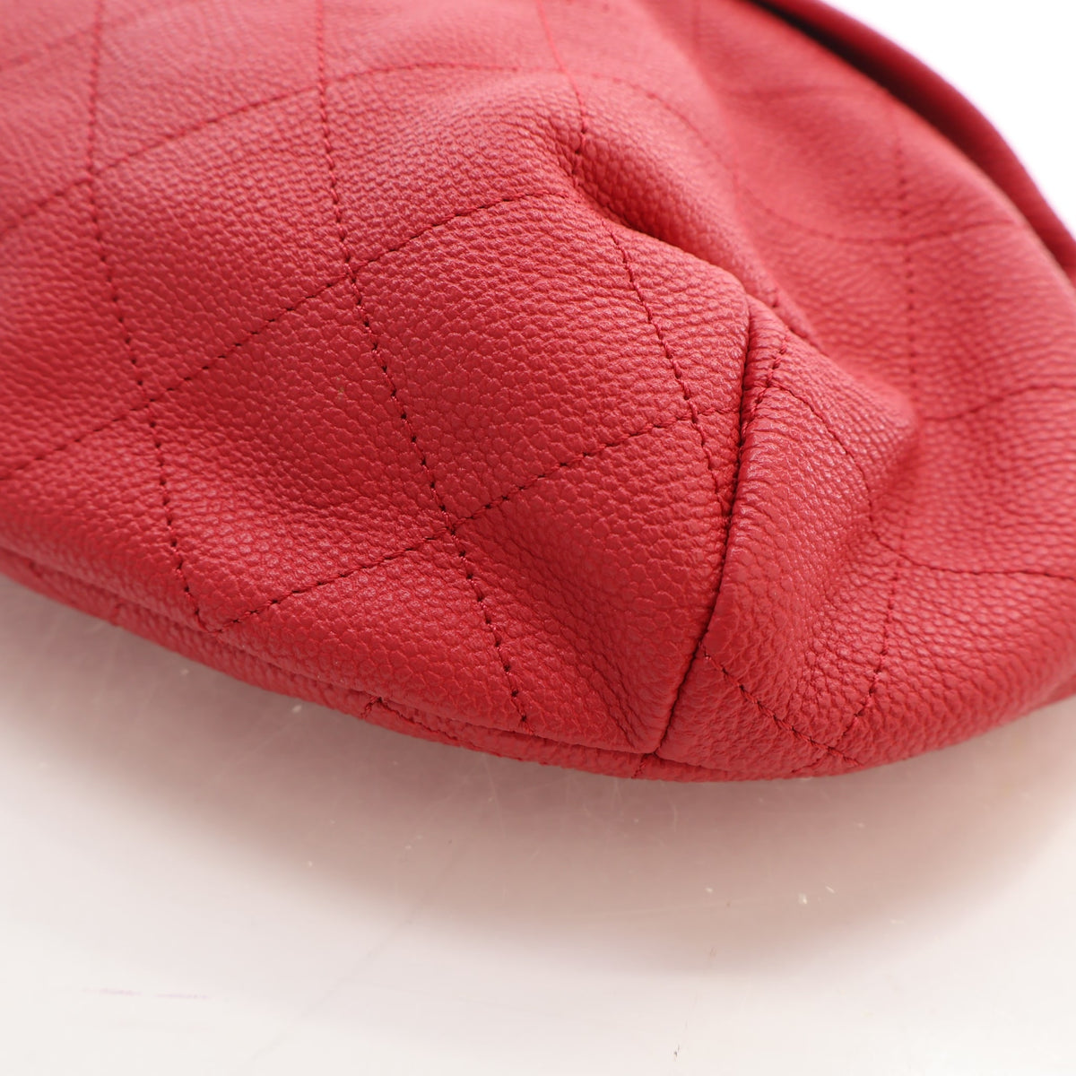 Pre-Owned Chanel Caviar Leather Zip And Carry Waist Bag, corner detail