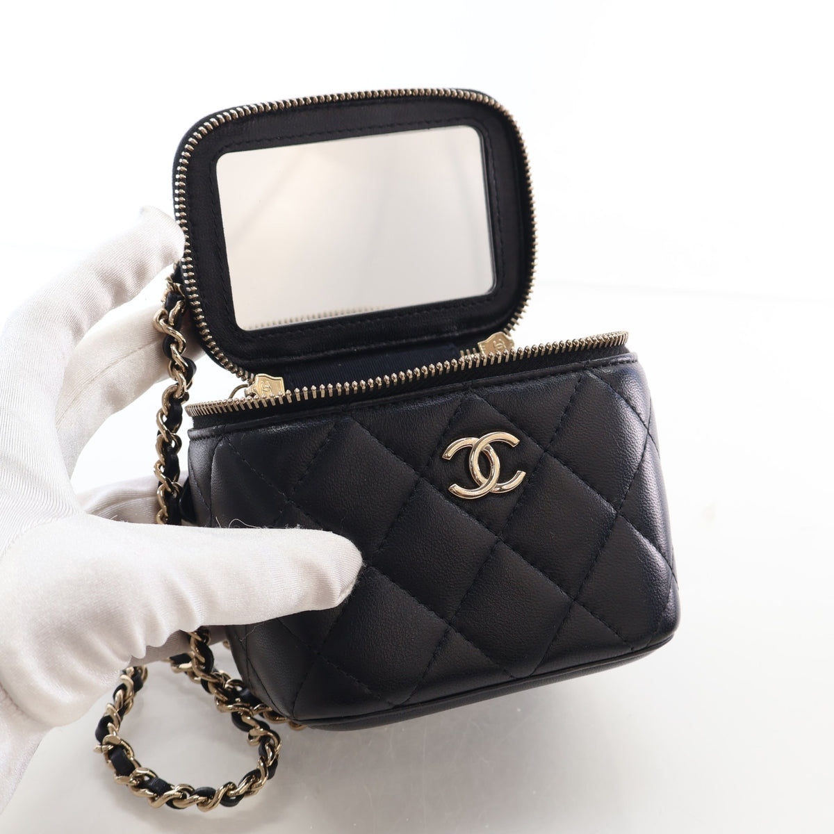 Pre-Owned Chanel Top Handle Mini Lambskin Classic Vanity With Chain, open front