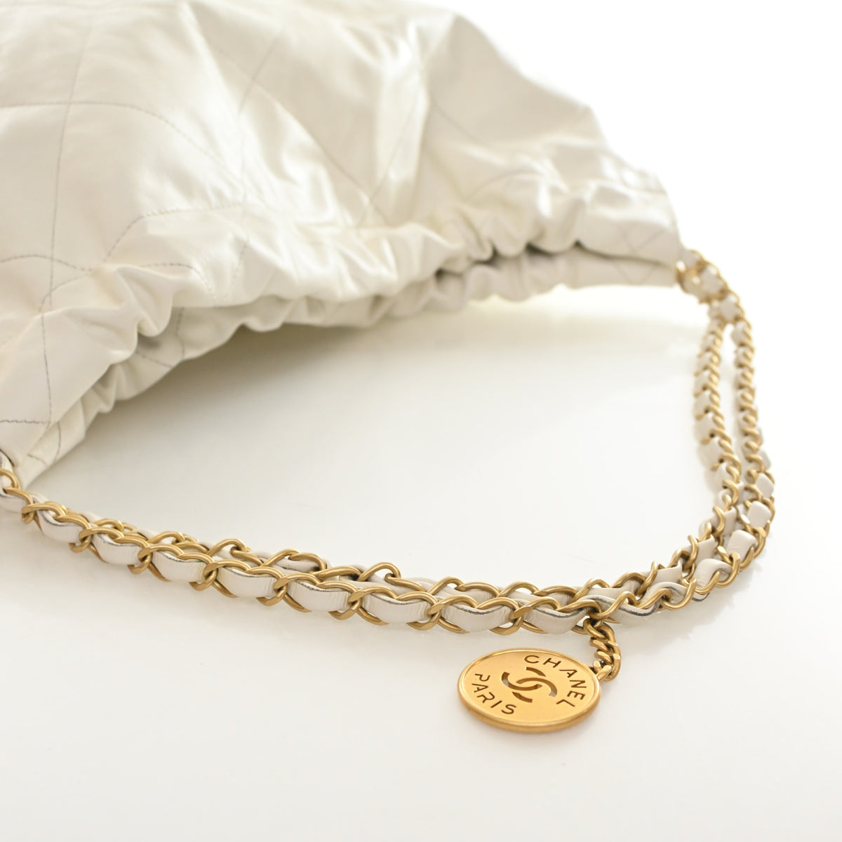 Pre-Owned Chanel 22 Hobo Large Calfskin, strap and chain detail