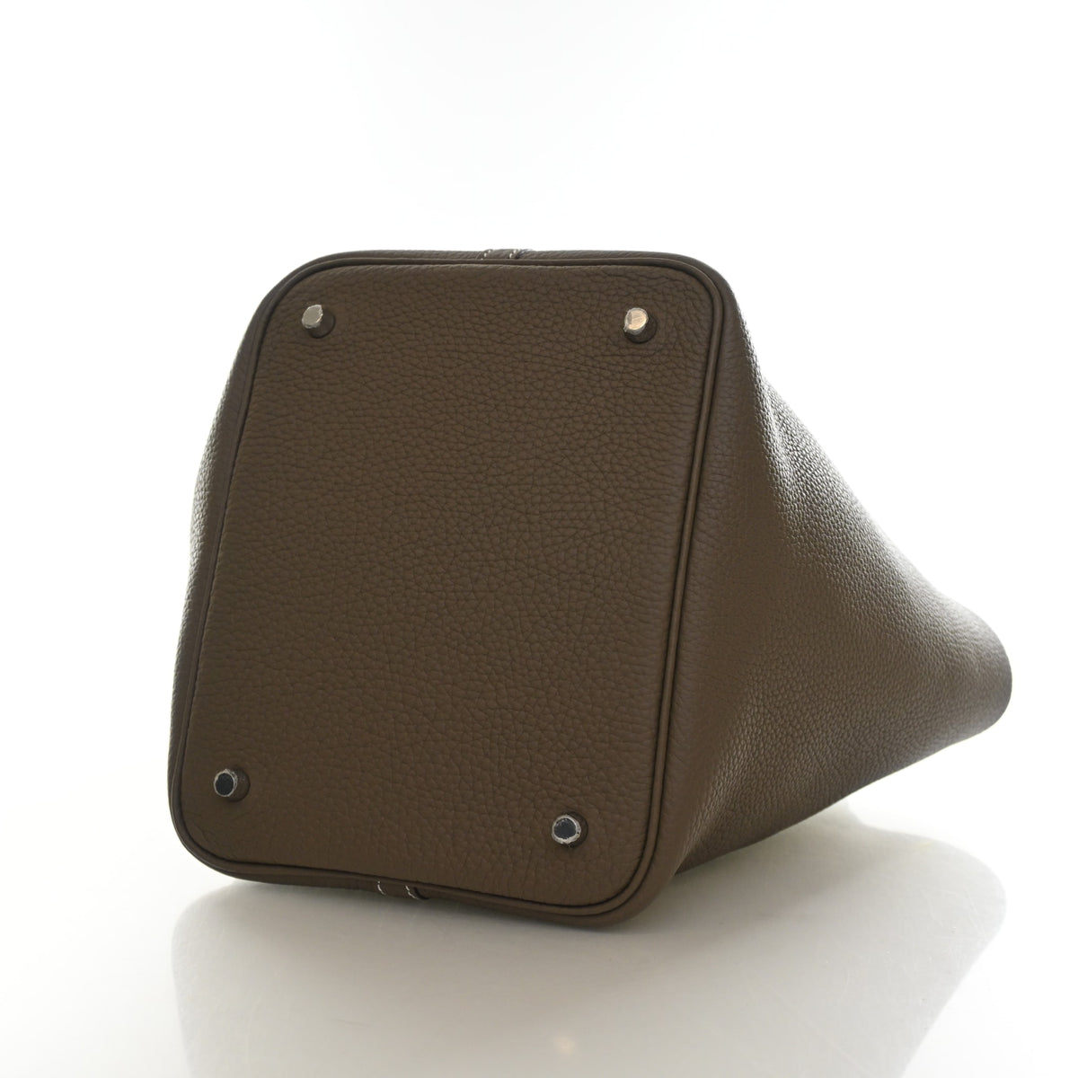 Pre-Owned Hermès Picotin Lock 22 Etoupe Clemence Leather, base and feet view, photo 7 of 14