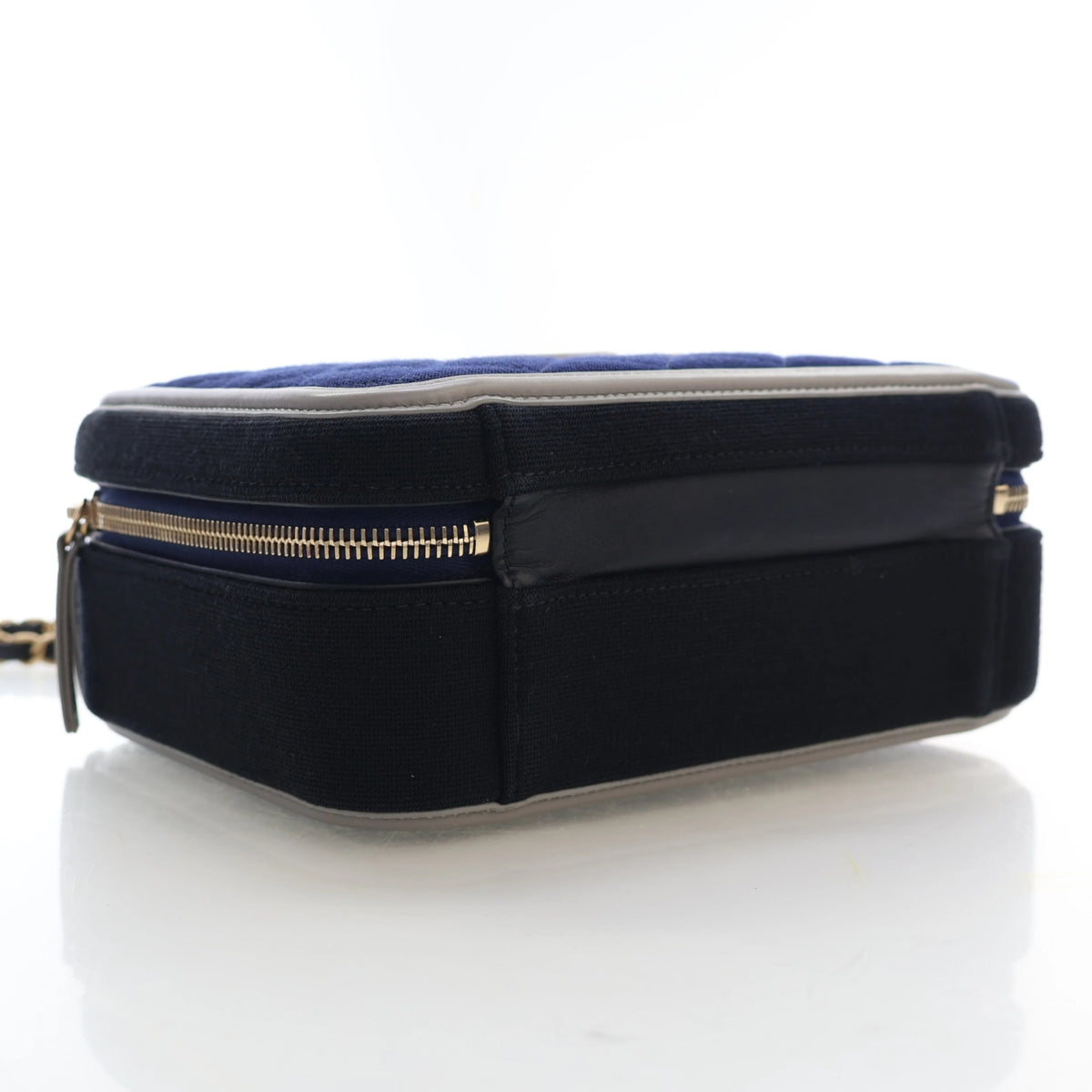 Pre-Owned Chanel Vanity Case Medium Filigree, base and feet view