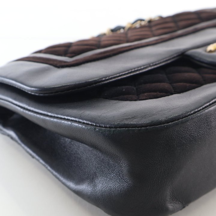 Pre-Owned Chanel Flap Bag Medium Metallic Lambskin Velvet Quilted, side view