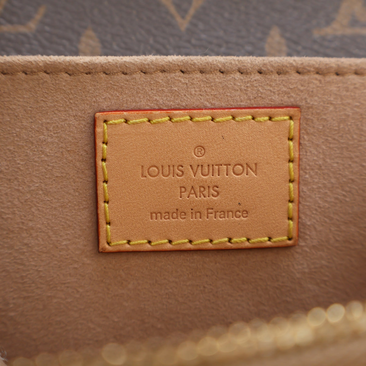 Pre-Owned Louis Vuitton Pochette Metis Canvas Monogram East West, interior label and date code