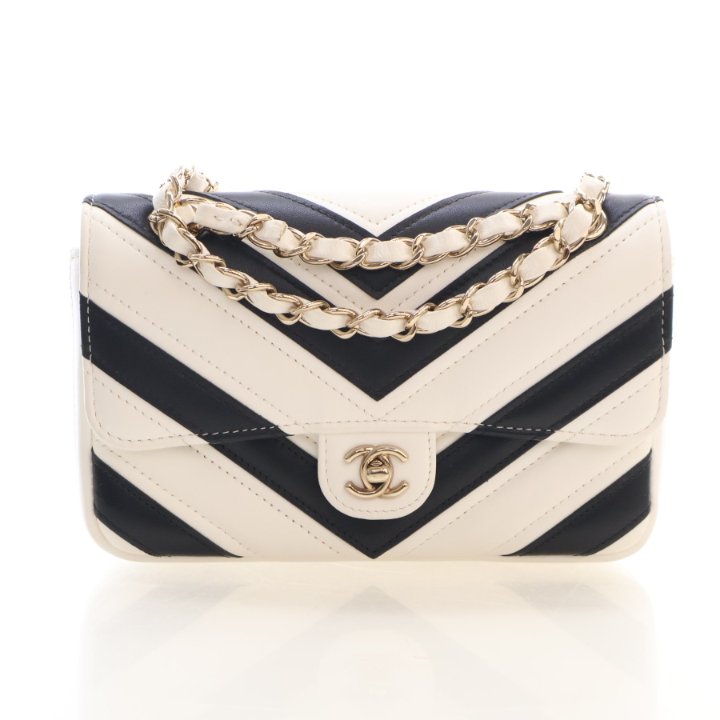 Chanel Mini Chevron Clutch with Chain, photo 1 of 15