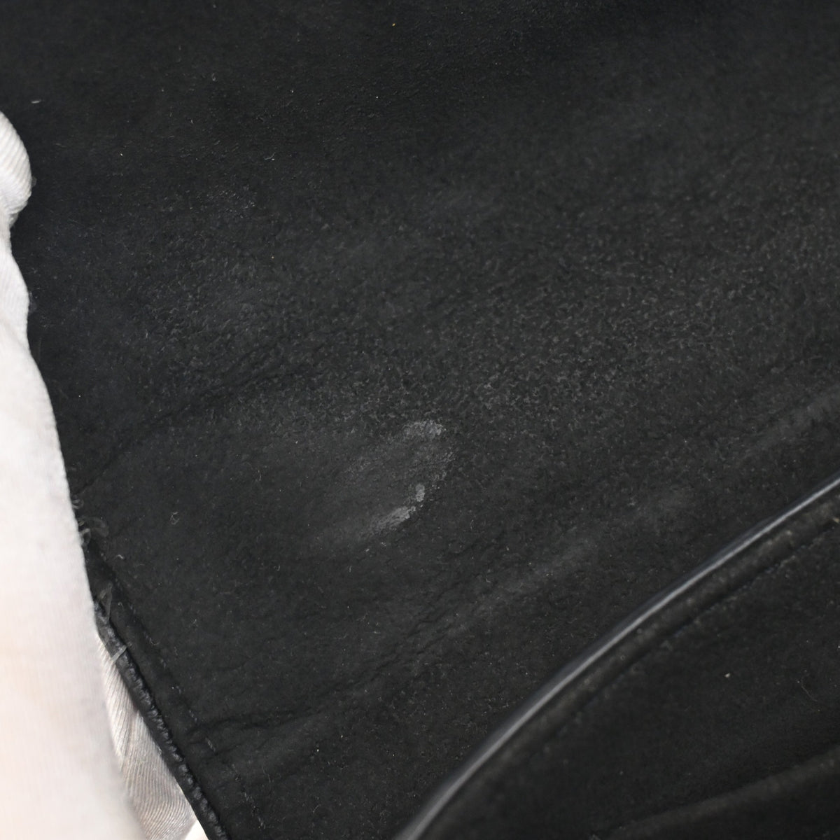 Pre-Owned Louis Vuitton PM Monogram Empreinte Saint Sulpice, corner detail