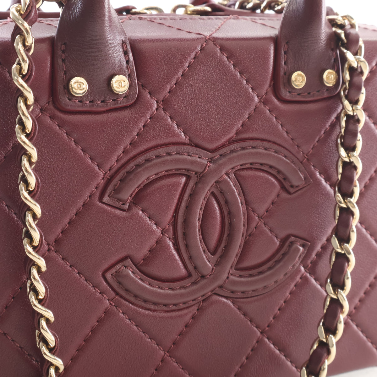 Pre-Owned Chanel Vanity Case Small Lambskin Coco Vault, gold hardware close-up