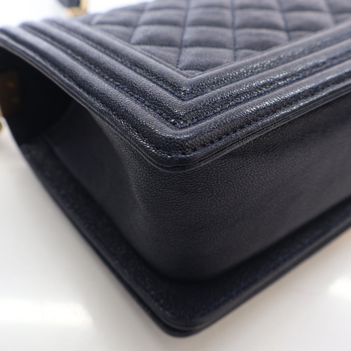 Pre-Owned Chanel Boy Bag Medium Caviar Leather, corner and edge detail, photo 13 of 18