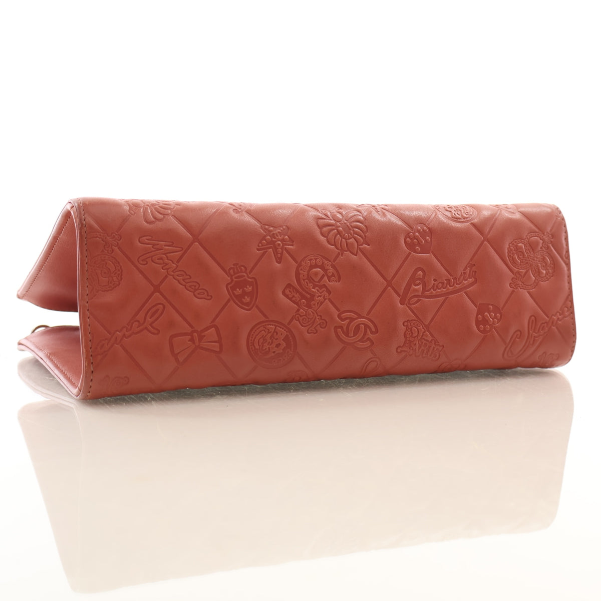 Pre-Owned Chanel Pochette Embossed Lambskin Lucky Symbols, base and feet view