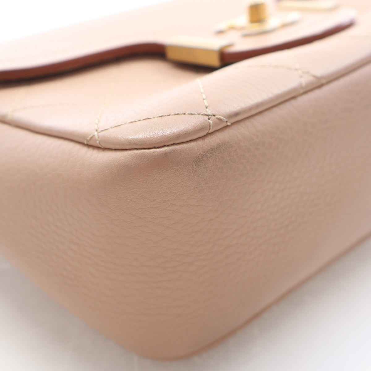 Pre-Owned Chanel Flap Bag Medium Calfskin Single, corner detail