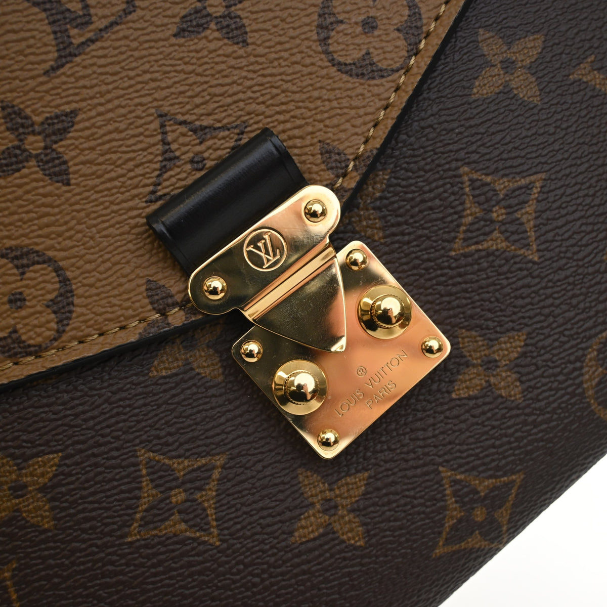 Pre-Owned Louis Vuitton Pochette Metis Reverse Monogram, gold hardware close-up