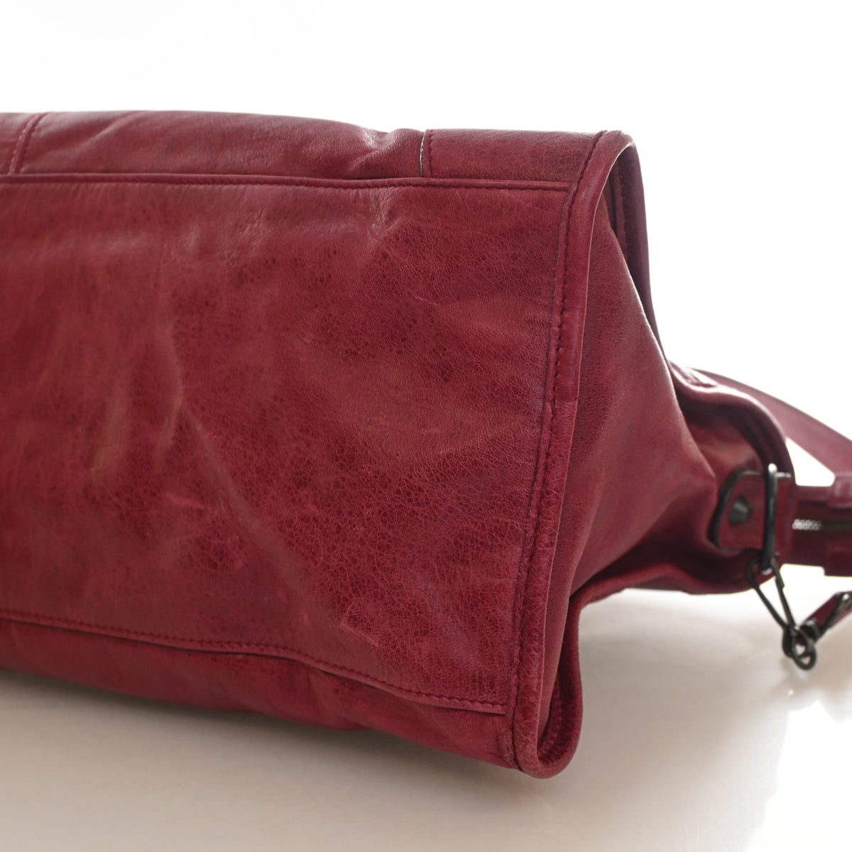 Pre-Owned Balenciaga Agneau Classic City Bag, base and feet view, photo 7 of 13