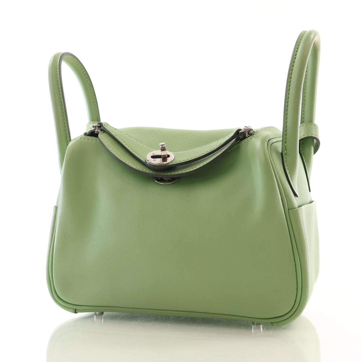 Pre-Owned Hermès Lindy Mini Vert Criquet Swift Leather 20, three-quarter view