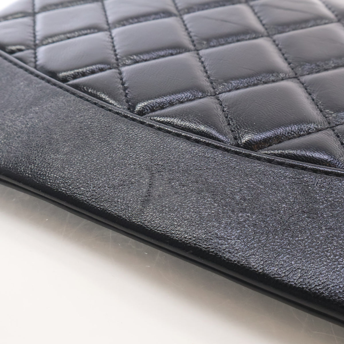 Pre-Owned Chanel Clutch Small Shiny Calfskin 31, corner and edge detail, photo 11 of 17