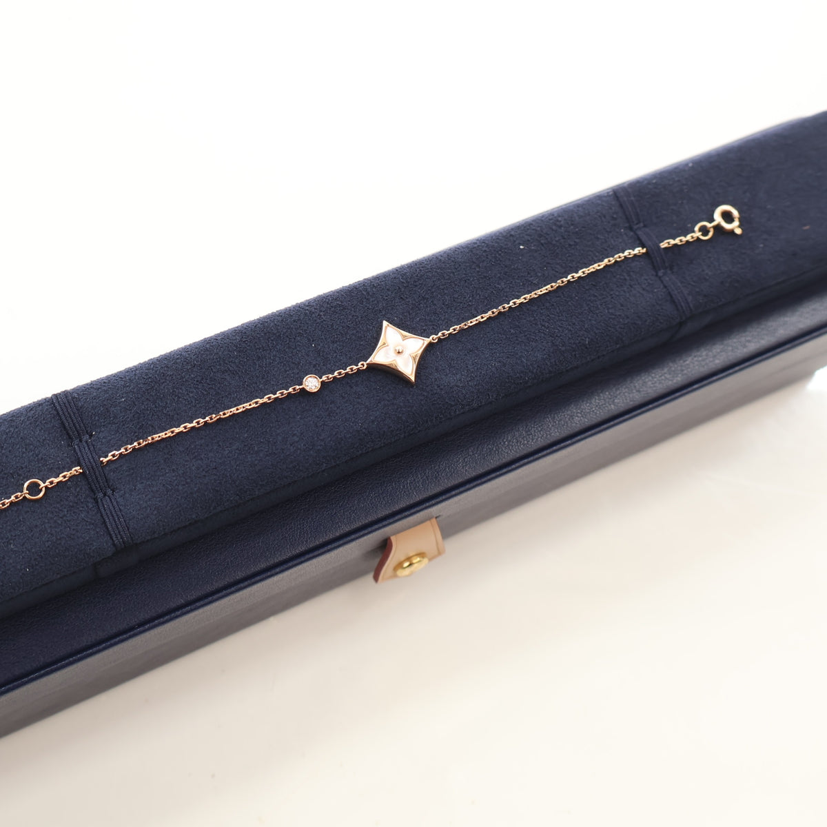 Louis Vuitton 18K Pink Gold Mother of Pearl Blossom BB Star Bracelet, photo 8 of 9