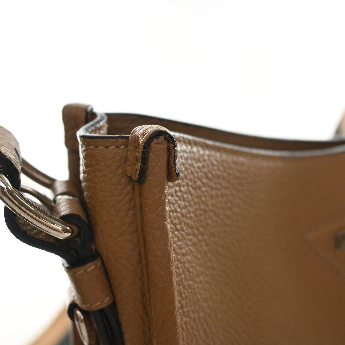 Pre-Owned Prada Shoulder Bag Vitello Daino Phenix, side profile, photo 14 of 18
