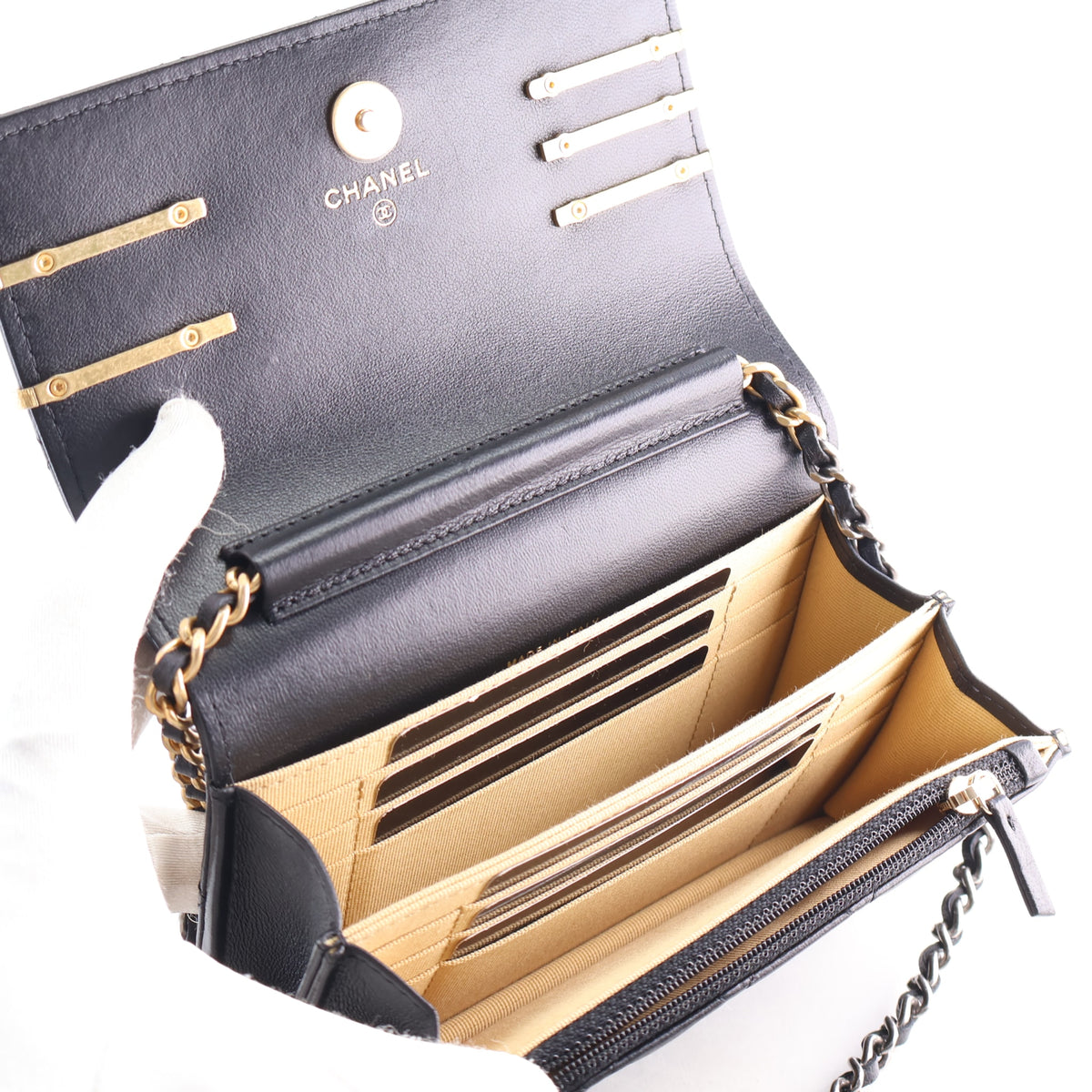 Pre-Owned Chanel Wallet On Chain Mini Lambskin Coco Clips, open interior with lining