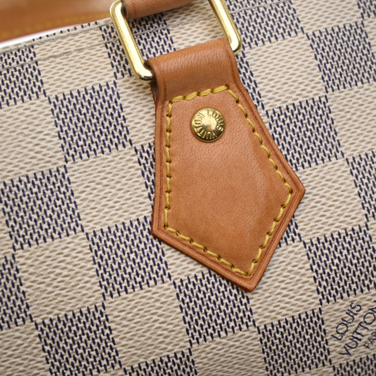 Pre-Owned Louis Vuitton Speedy Bandouliere 30 Damier Azur, gold hardware close-up, photo 17 of 18