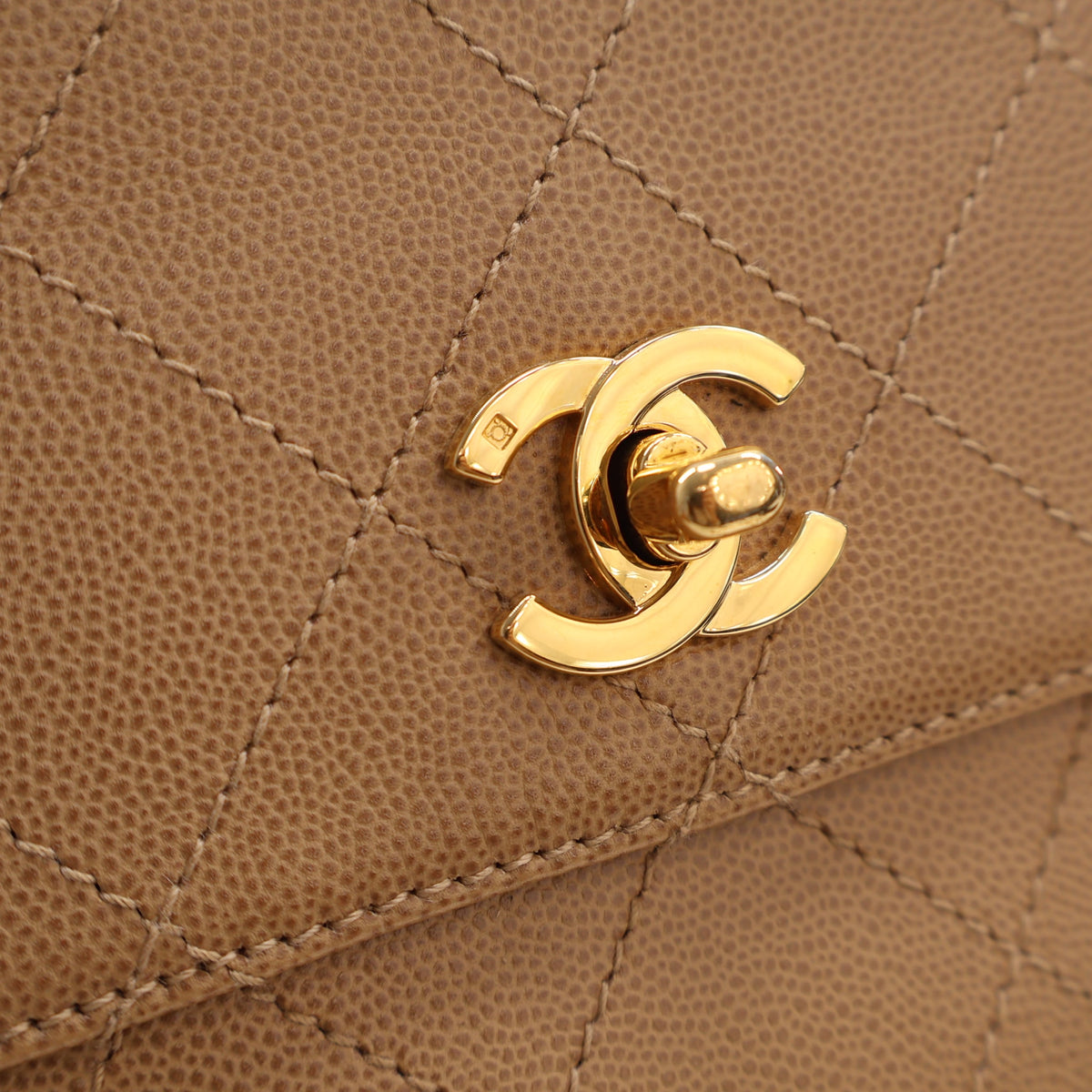 Chanel Vintage Caviar Diamond Stitch Shoulder Bag, photo 4 of 18