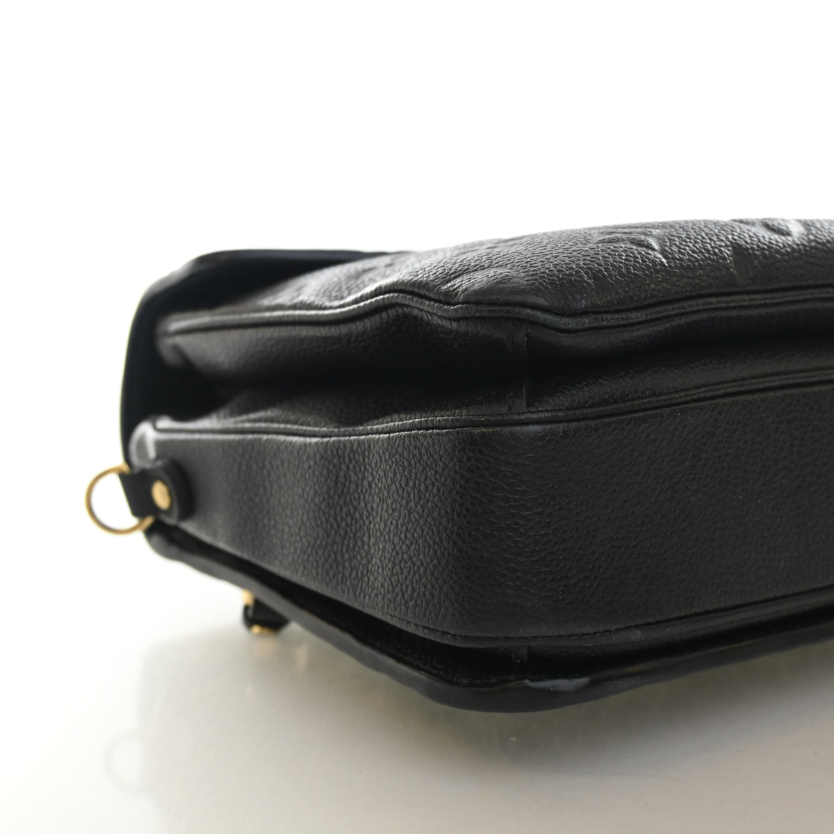 Pre-Owned Louis Vuitton Pochette Metis Monogram Empreinte, base and feet view