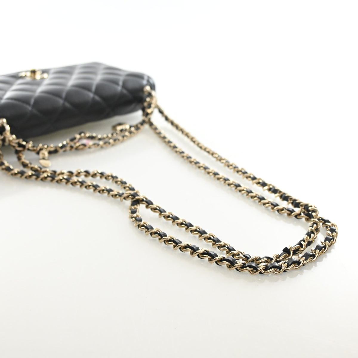 Pre-Owned Chanel Wallet On Chain Pearly Lambskin Charms WOC, strap detail (2)