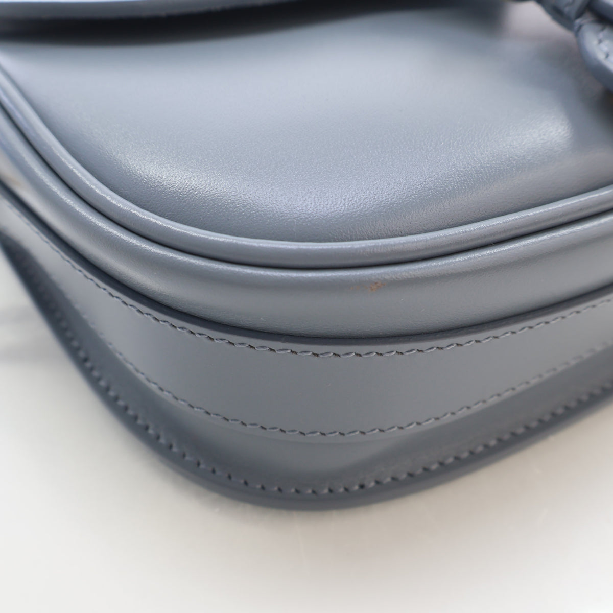 Pre-Owned Christian Dior Bobby Small Calfskin, corner and edge detail