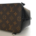 Louis Vuitton Monogram Hot ...