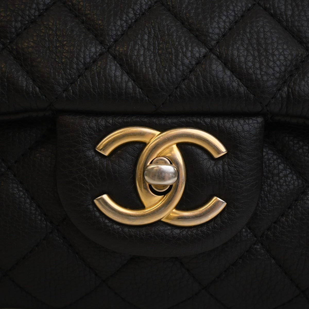 Pre-Owned Chanel Flap Bag XXL Calfskin Airline Single, gold hardware close-up