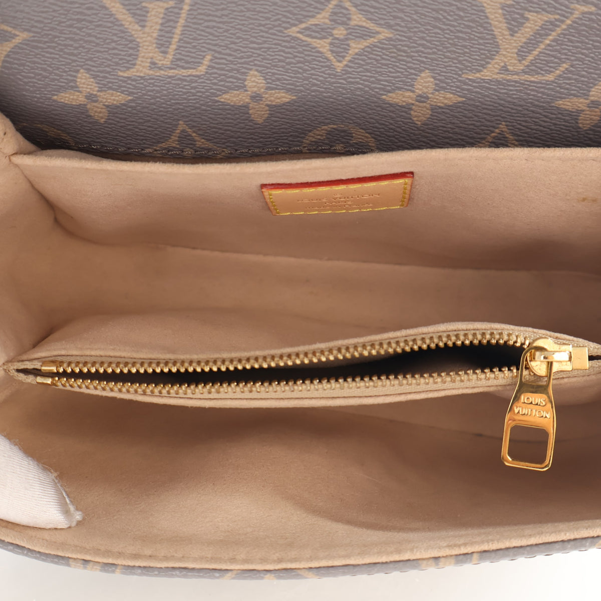 Pre-Owned Louis Vuitton Pochette Metis Canvas Monogram East West, open interior with lining