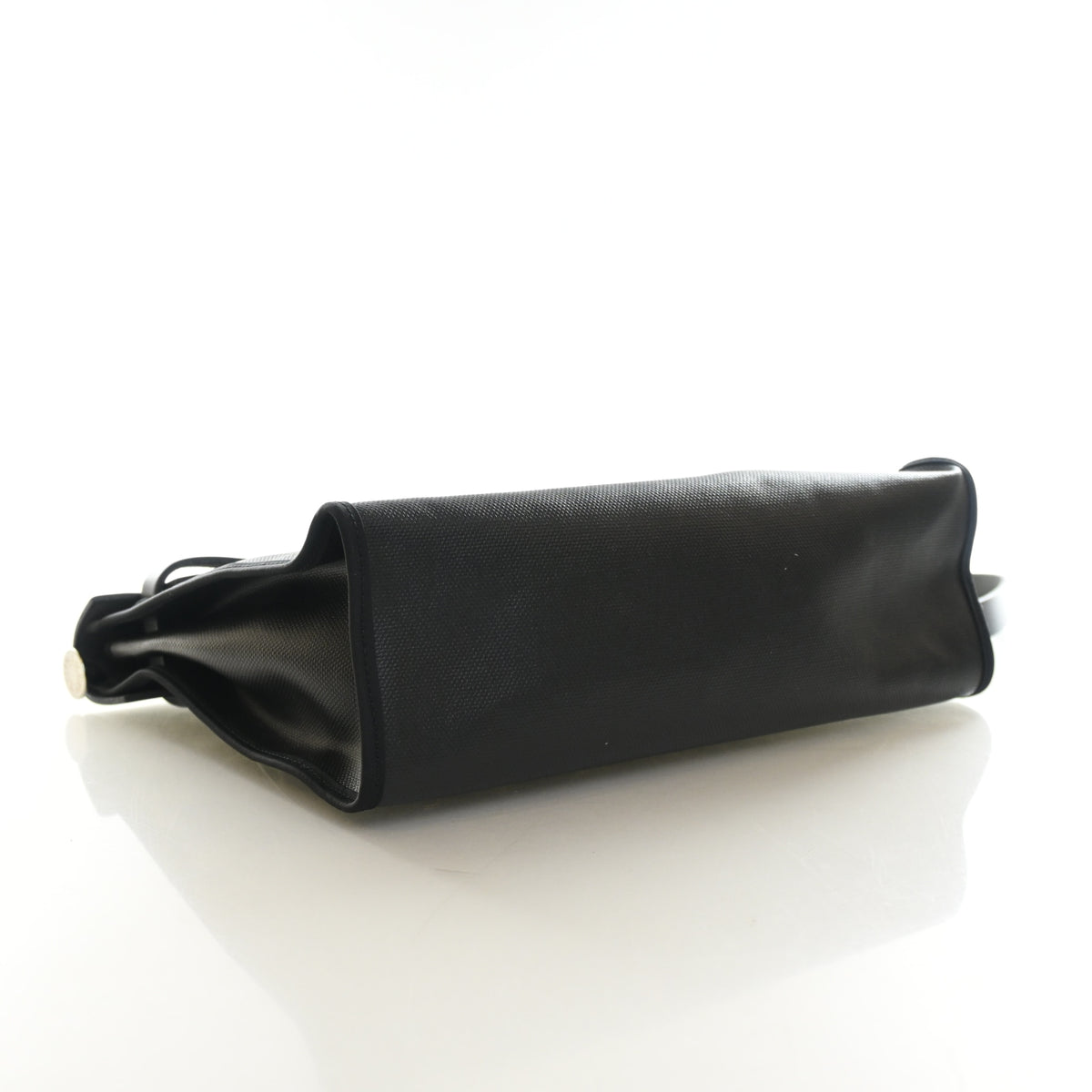 Pre-Owned Hermès Herbag 31 Noir Toile Berline Zip, base and feet view