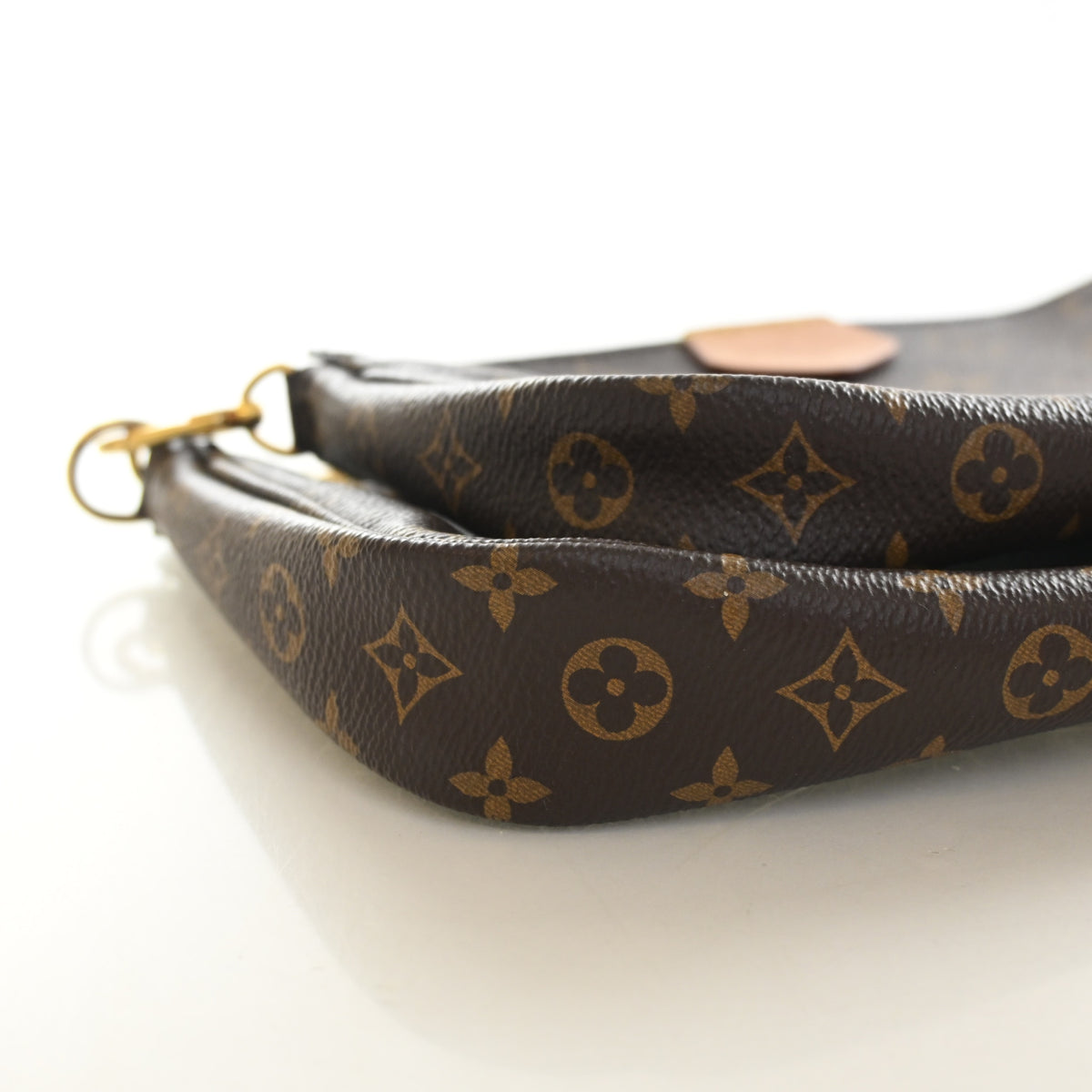 Pre-Owned Louis Vuitton Monogram Multi-pochette Accessoires, corner detail