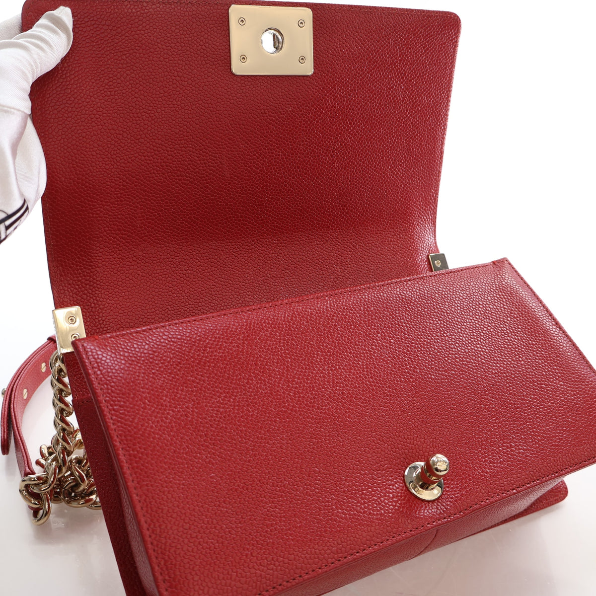 Pre-Owned Chanel Boy Bag Medium Caviar Leather, open interior with lining, photo 14 of 17