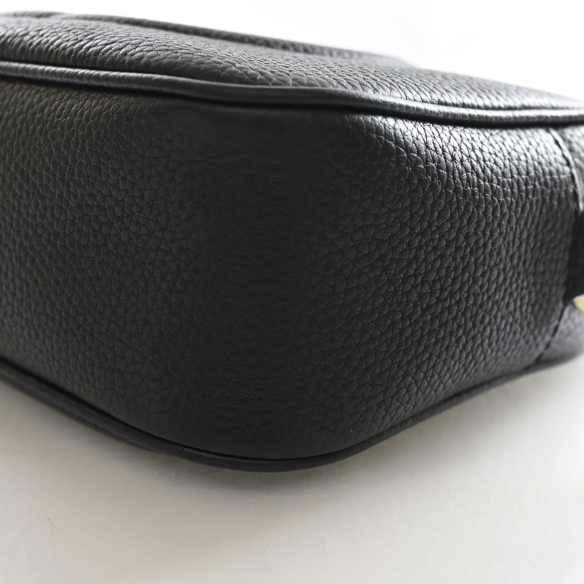 Pre-Owned Gucci Crossbody Bag Calfskin Soho Disco, base and feet view, photo 7 of 15